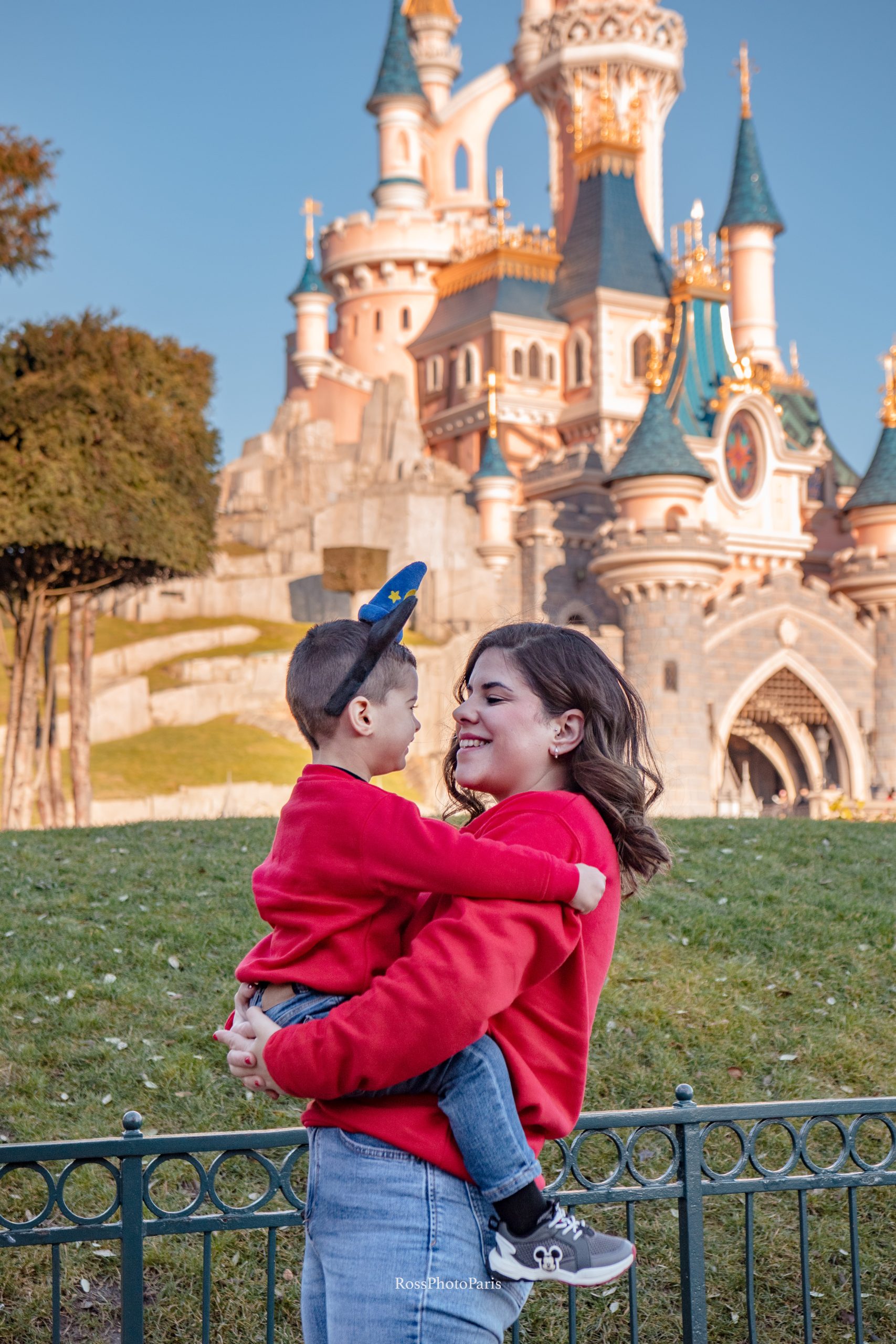 mama e hijo en paris
